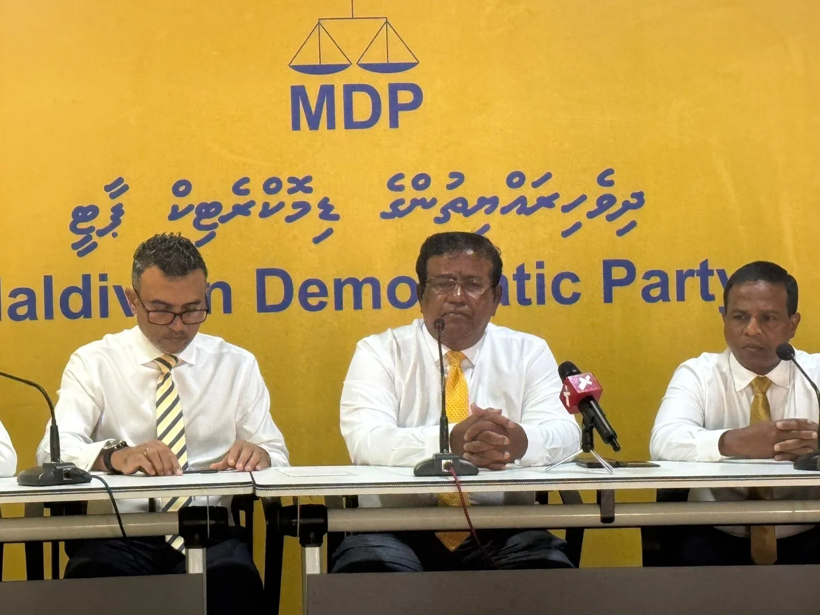 ވަކިމީހެއްގެ ފަހަތަށް އަރައިގެން ޕާޓީ ދޫކޮށް ދިޔުމަކީ އެންމެ ރަނގަޅު ގޮތެއް ނޫން: ޣަފޫރު