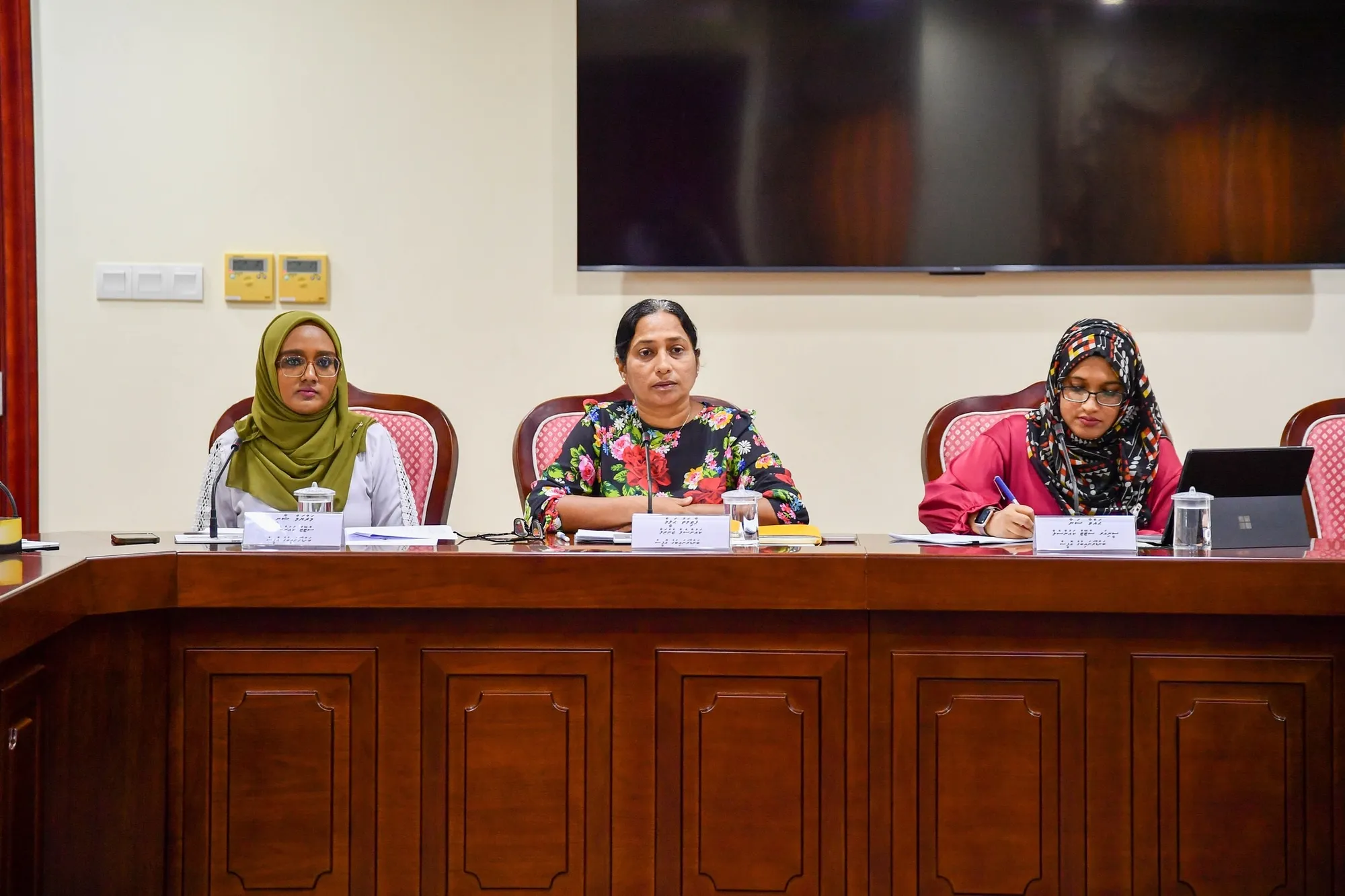 މިއަދު ބޭއްވި އެންވަޔަރަމަންޓް އެންޑް ކްލައިމެޓް ޗޭންޖު ކޮމިޓީގެ  ތެރެއިން..
