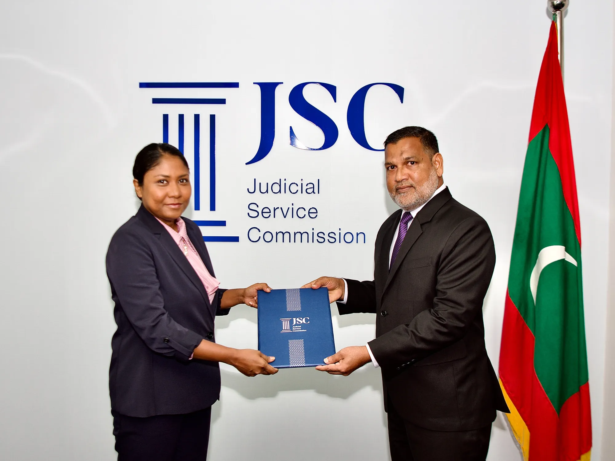 5 ދާއިރާއެއްގެ އިސްމެޖިސްޓްރޭޓް ކަމަށް ބޭފުޅުން އައްޔަނުކޮށް ފަތްކޮޅު އަރުވައިފި