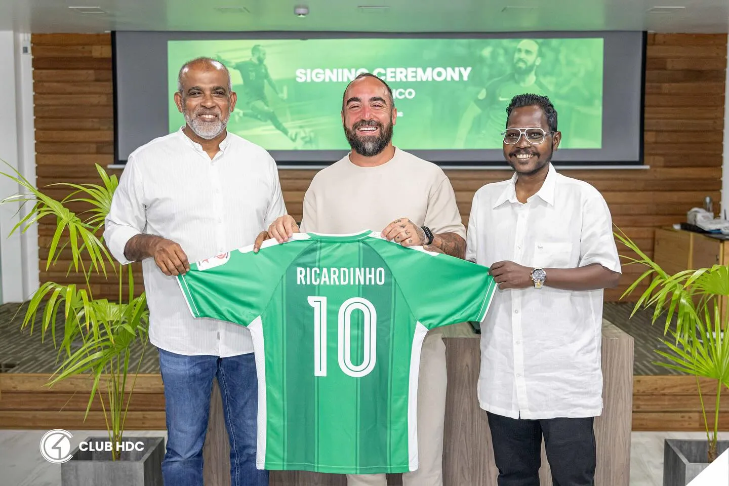 ޕޯޗްގަލްގެ މަޝްހޫރު ފުޓްސަލް ތަރި ރިކާޑީނިއޯ، އެޗްޑީސީ ޓީމަށް