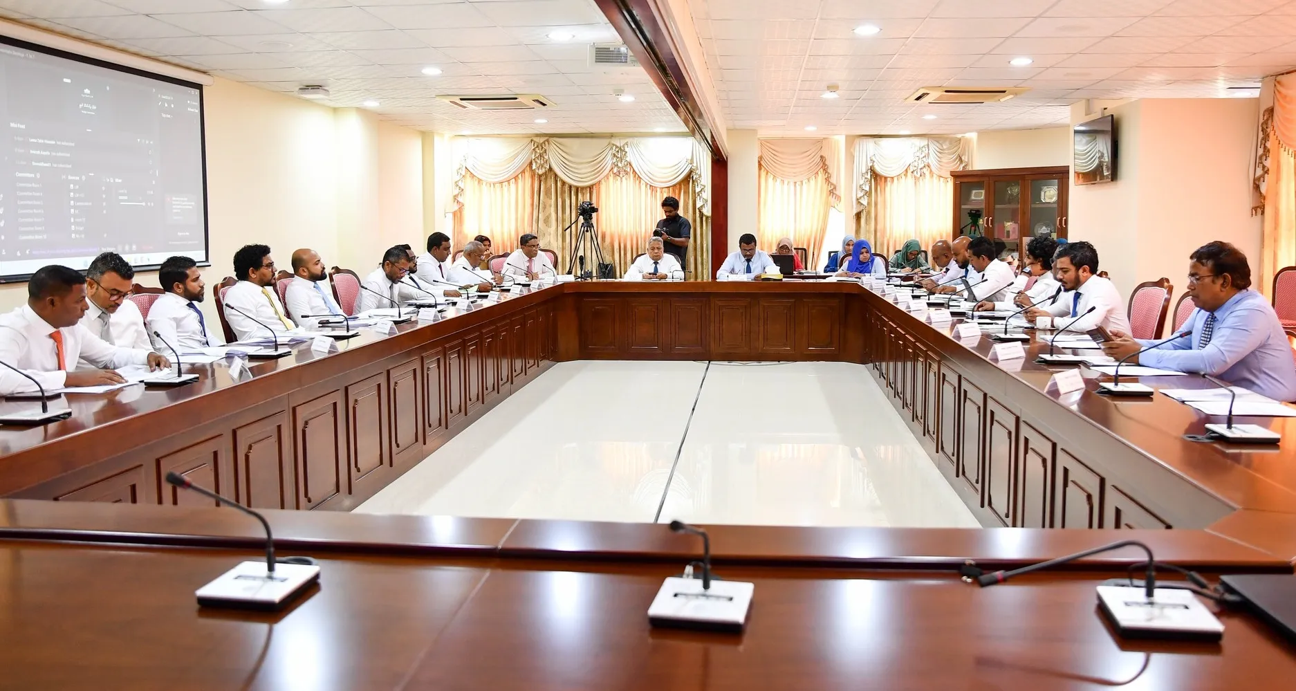 އަންނަ އަހަރަށް ލަފާކުރި ބަޖެޓް، މަޖިލީހުގެ ކޮމިޓީން ފާސްކޮށްފި