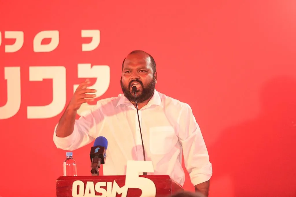 ކައިވެނި ނުކޮށް ތިބި ޒުވާނުން މެރީކުރަން ޑޭޓު ކަނޑައަޅުއްވާ؛ އަޅުގަނޑުމެންގެ ކެންޑިޑޭޓު ފުލެޓް ދެއްވާނެ: އަލީ