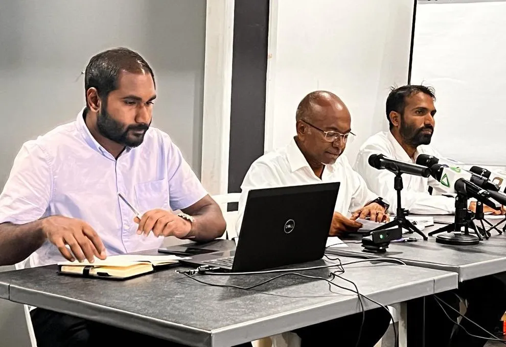 ދަ ޑިމޮކްރެޓްސްގެ ރިޔާސީ ކެނޑިޑޭޓް ކަނޑައެޅުމަށް ޕްރައިމަރީއަށް ހުޅުވާލަނީ