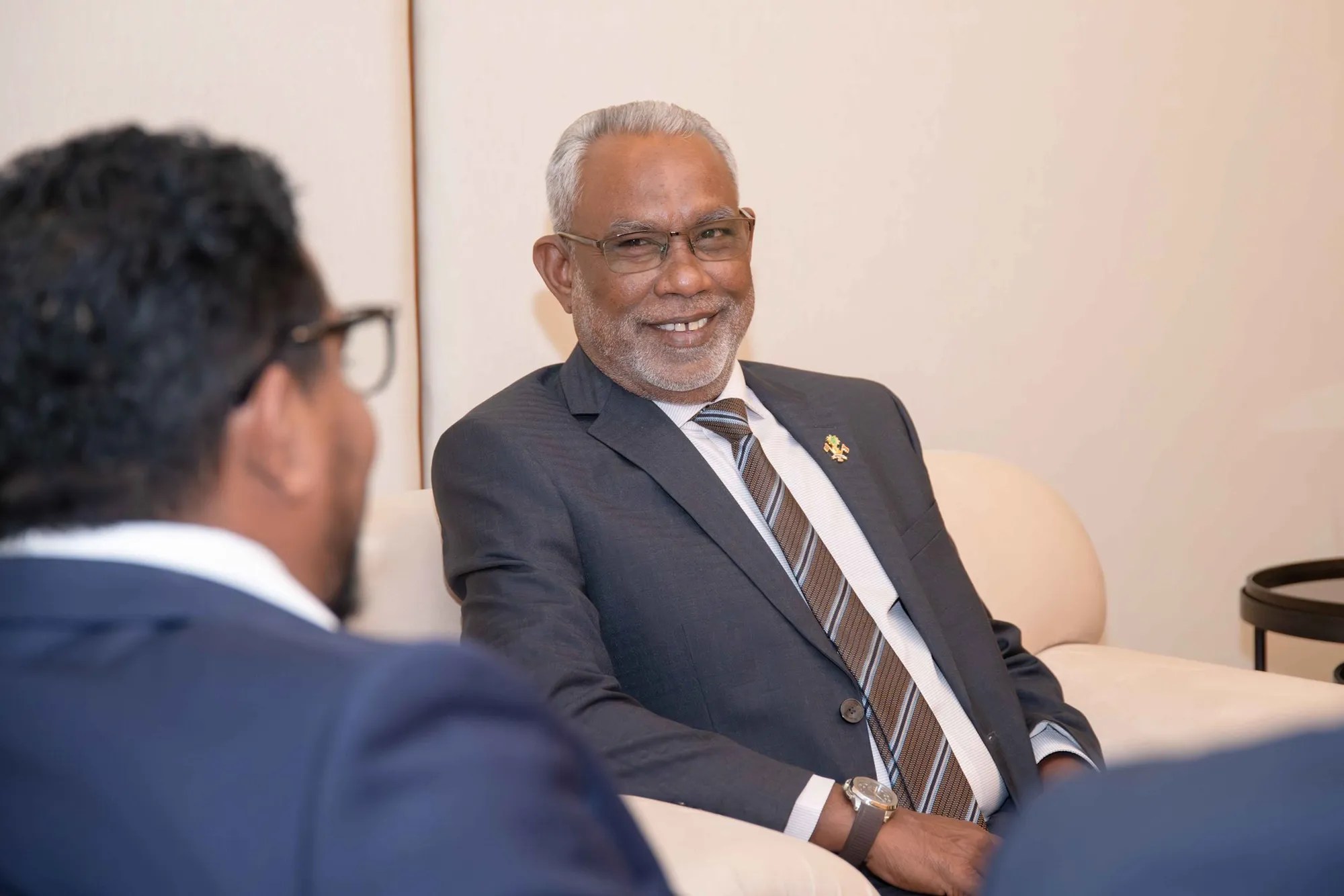 މަޖްލިސް ރައީސް އަބްދުއްރަހީމް އަބްދުﷲ އެއާޕޯޓުގައި - ފޮޓޯ: މަޖިލިސް