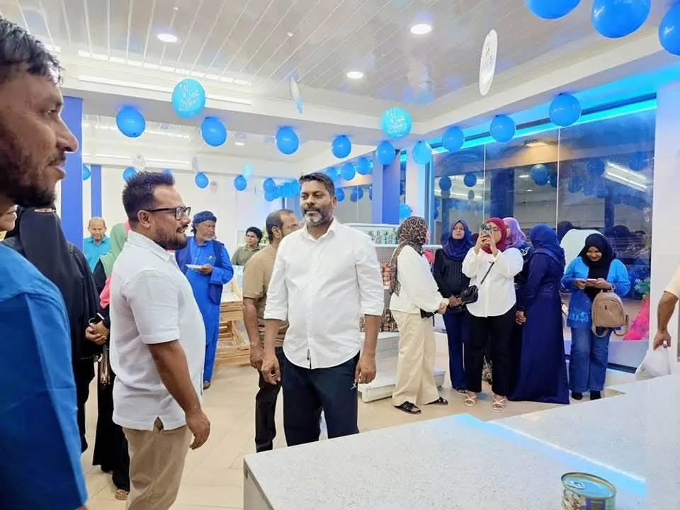 މާލޭން ބޭރުގައި ހުޅުވި މިފްކޯގެ ފުރަތަމަ ފިހާރަ އައްޑޫ ހިތަދޫގައި ހުޅުވުން