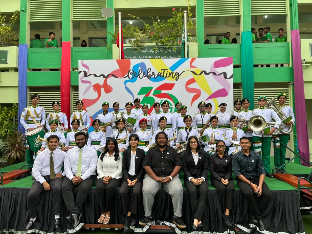 ކަލާފާނު ސްކޫލު ބްރާސް ބޭންޑުގެ ދަރިވަރުންނާއި އިސް ދަރިވަރުން