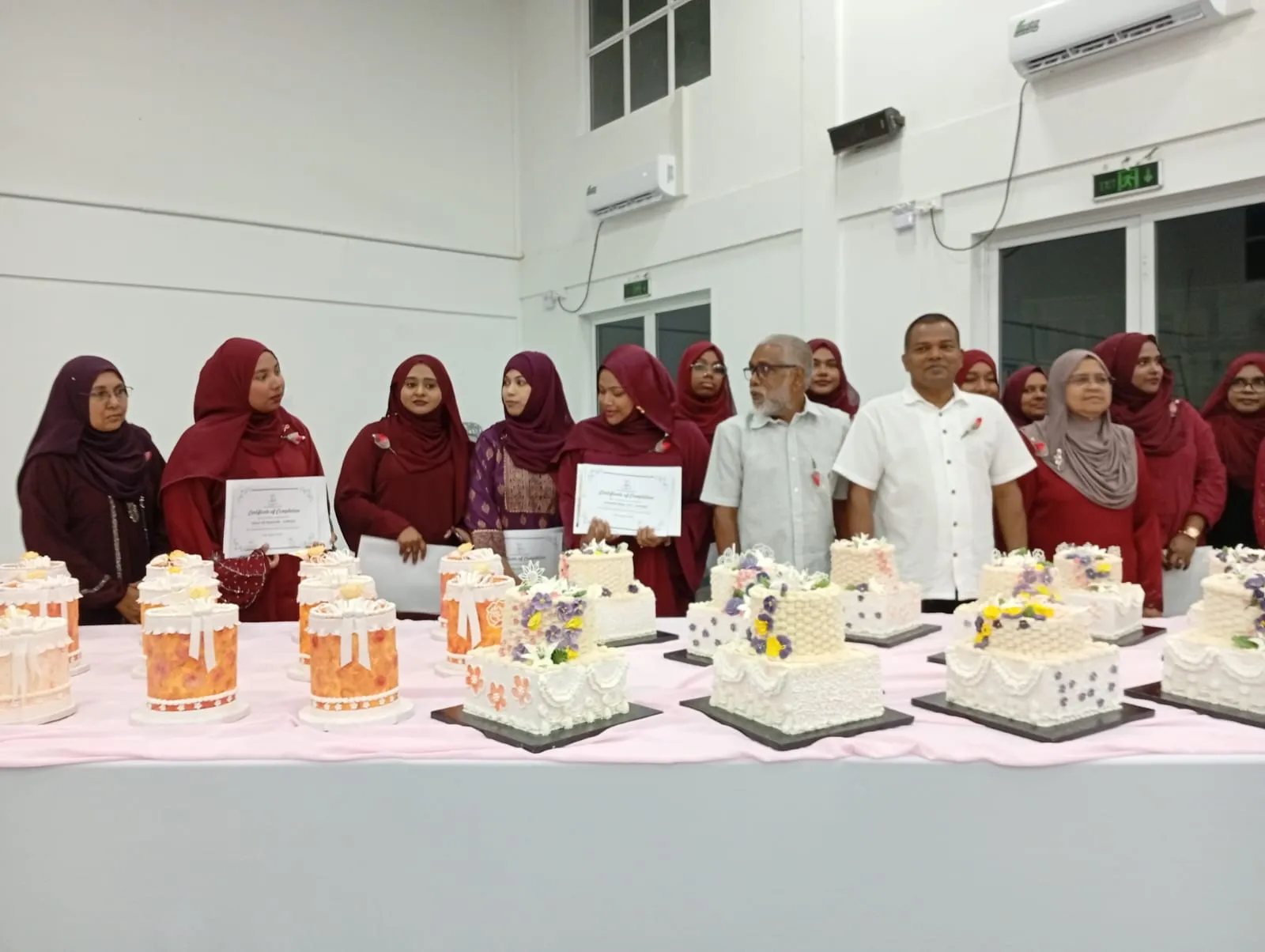 އެފްއެސް އިންސްޓިޓިއުޓްއިން އައްޑޫގައި ކޭކު ޑެކަރޭޝަން ކޯސް ހިންގައިފި 