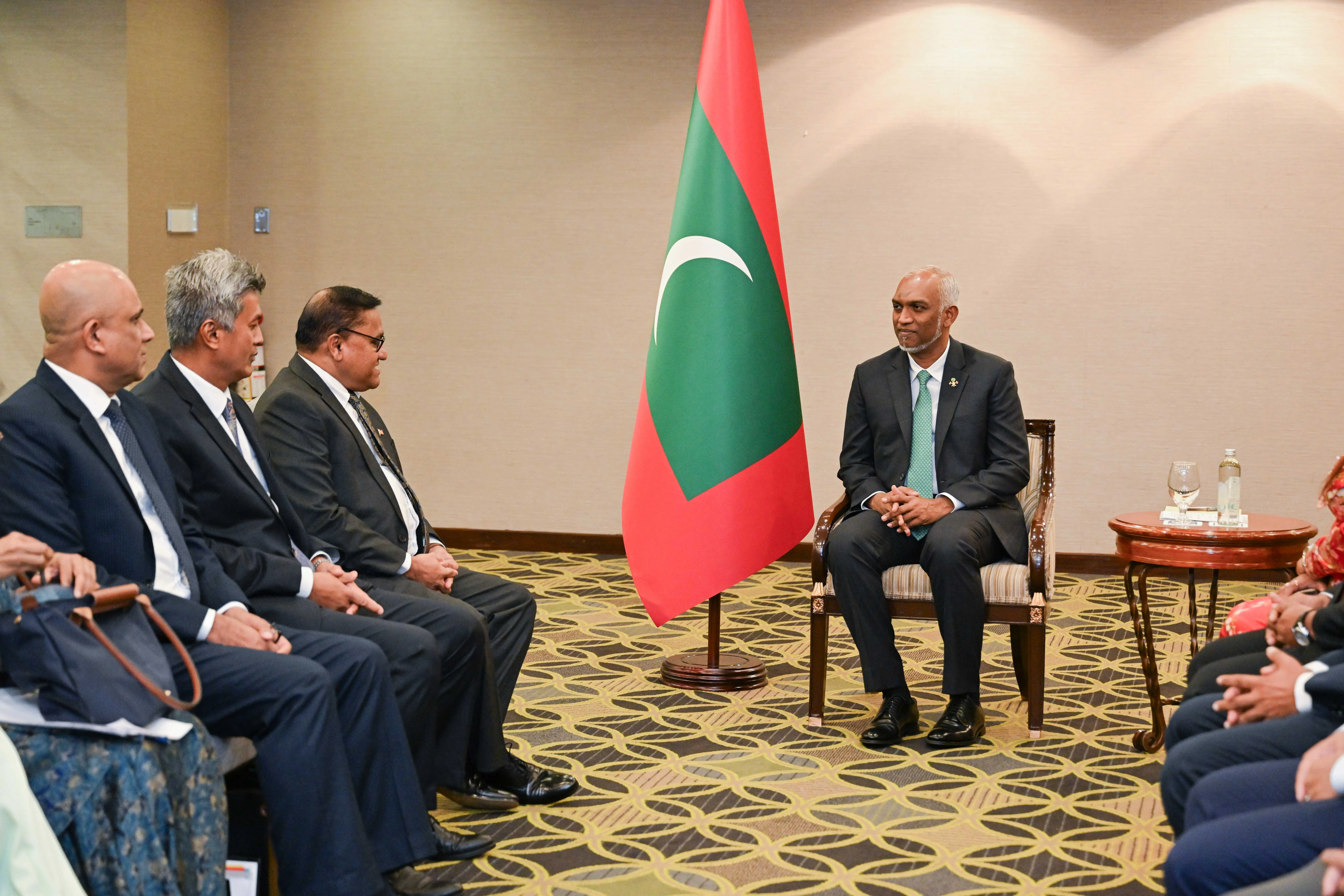 ސްރީލަންކާގެ މިނިސްޓަރ އޮފް ފޮރިން އެފެއާޒް، ފޮރިން އެމްޕްލޯއިމަންޓް އެންޑް ޓޫރިޒަމް، ރައީސުލްޖުމްހޫރިއްޔާގެ އަރިހަށް އިޙްތިރާމްގެ ޒިޔާރަތެއް ކުރައްވައިފި