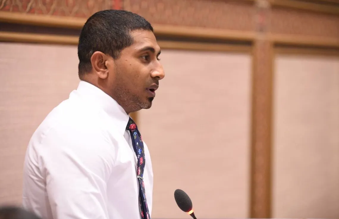 ކުރީގެ ޔޫތު މިނިސްޓަރު އަހްމަދު މަހްލޫފް  -- ފައިލް ފޮޓޯ