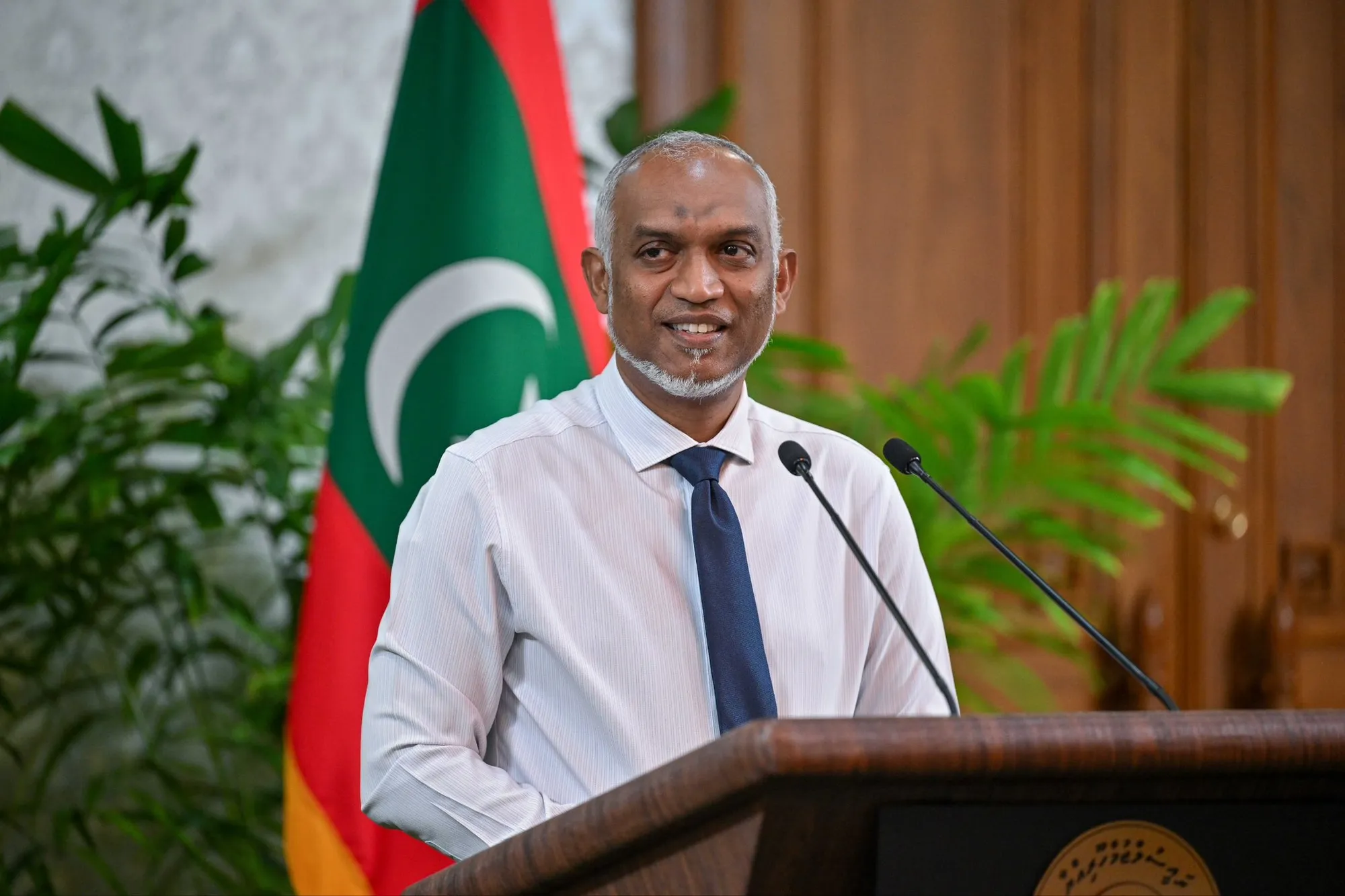 ރައީސް ޑރ. މުހައްމަދު މުއިއްޒު ނޫސްވެރިންނާއި ބައްދަލު ކުރައްވަނީ -- ފޮޓޯ: ރައީސް އޮފީސް