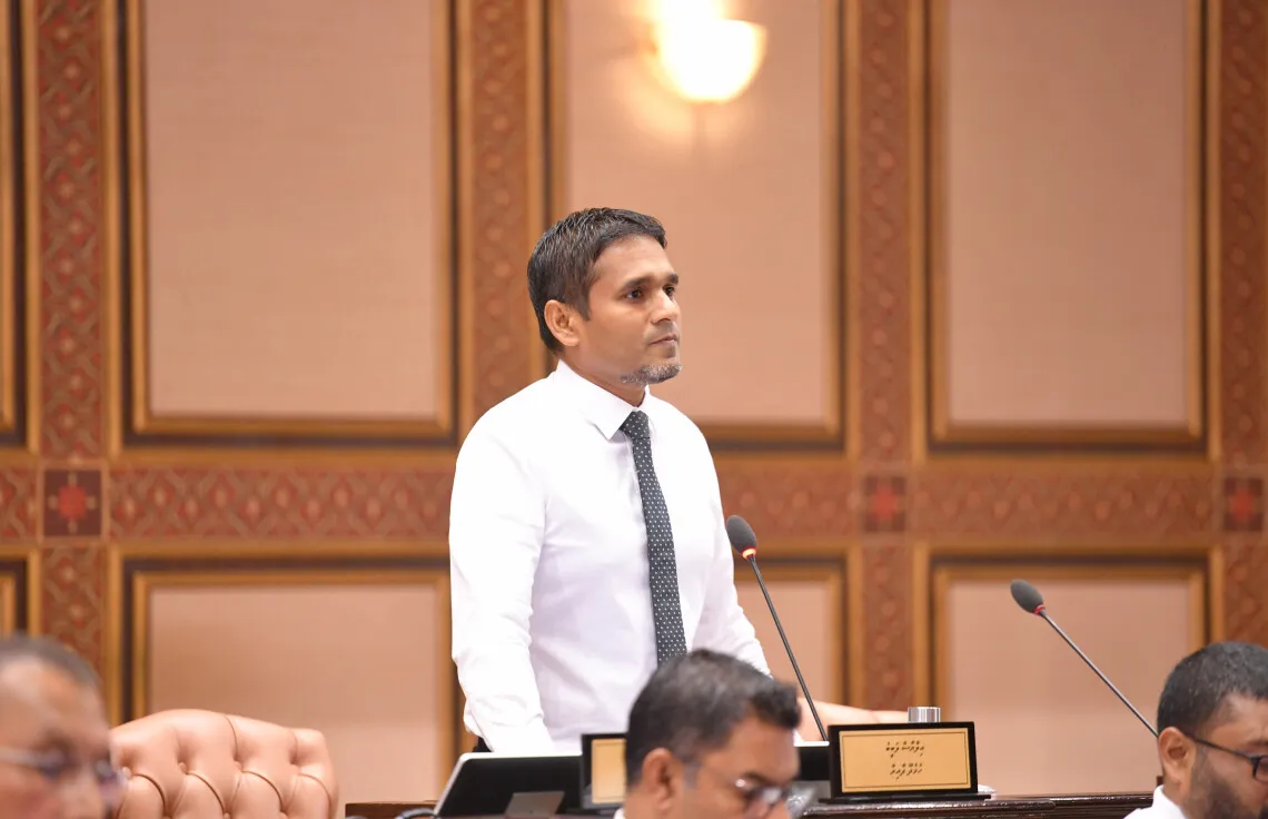 ބަޖެޓުގެ 40 އިންސައްތަ ބަރޯސާކޮށްފައި އޮތީ ބޭރު ގައުމުތަކަށް، މީ ސަލާން ޖެހުން: އިލިޔާސް