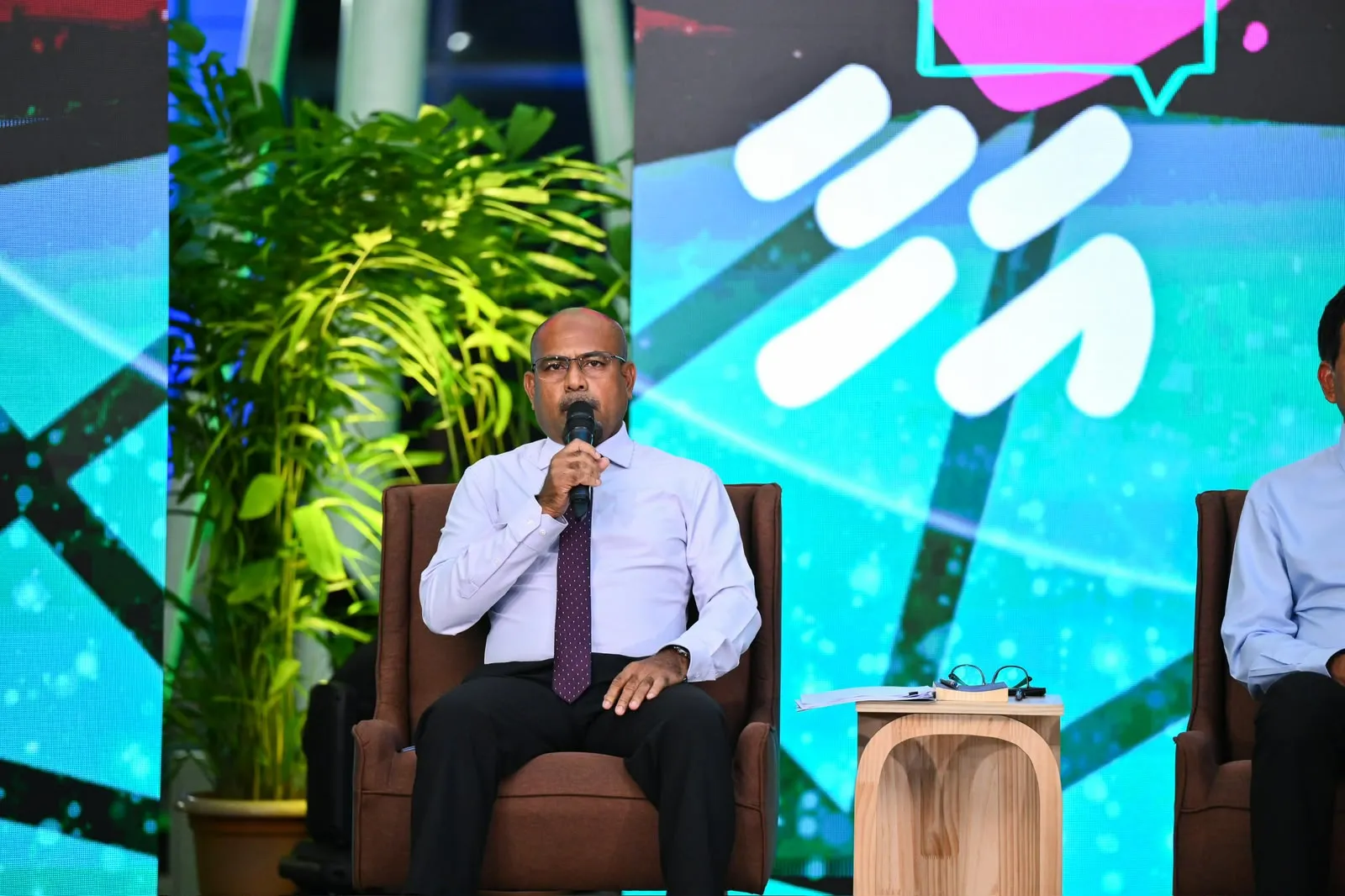 ސިފައިންނަށް އިތުރު 17 އުޅަނދެއް ހޯދައިދެނީ، 12 ސީއެމްބިއުލާންސް ބަންނަނީ