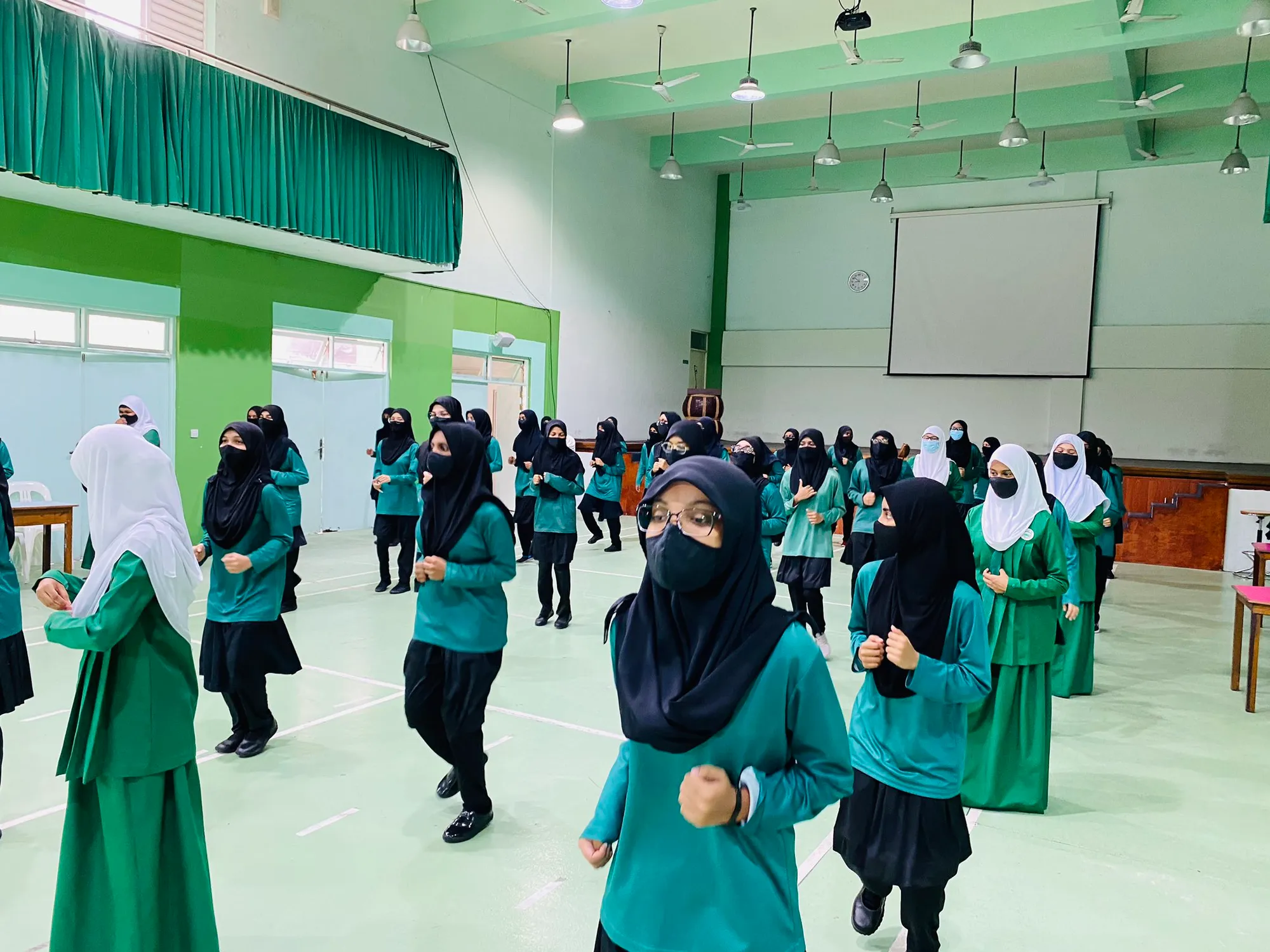 ޢަރަބިއްޔާ ދަރިވަރުން މޫނުބުރުގާ މައްސަލަ ބެލޭނެ އިޚްތިސާސް އެބައޮތް ކަމަށް ސިވިލްކޯޓުން ބުނެފި