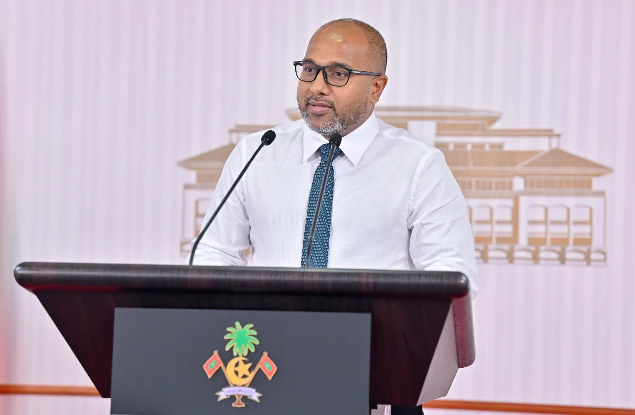 ވަޒީރު ޢަލީ އިހްސާން: ފޮޓޯ/ ރައީސް އޮފީސް