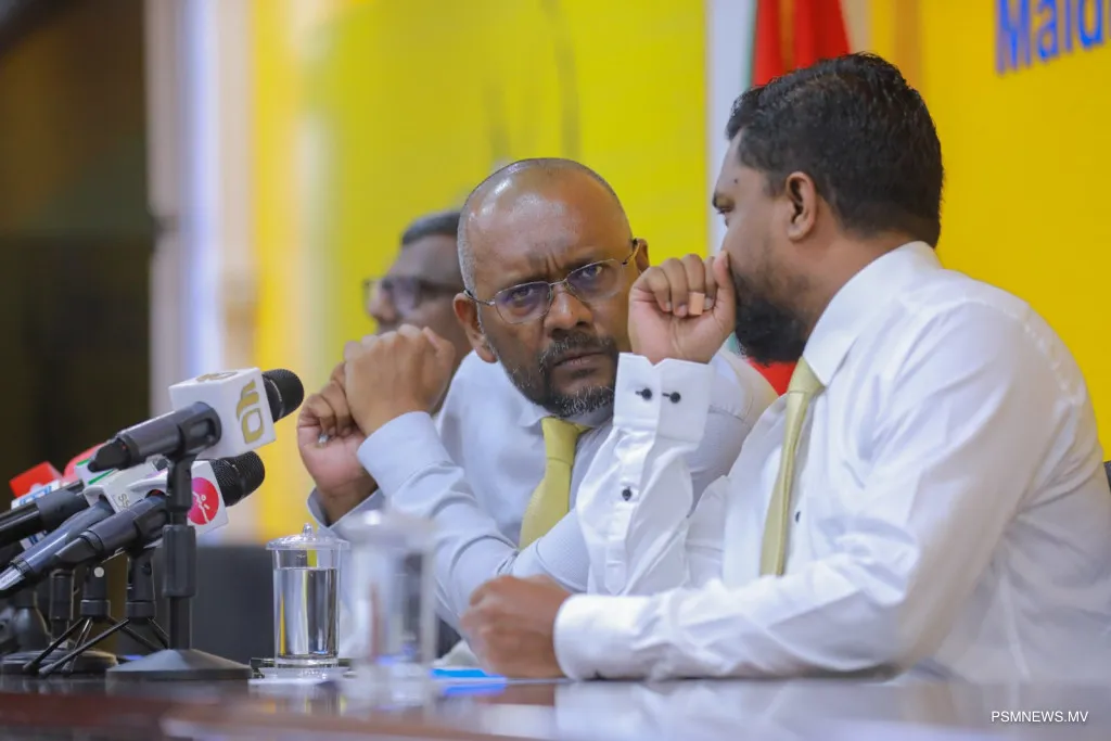 ޕާޓީން ވަކިވަމުންދާ މެންބަރުންނަށް ވުރެ ގިނަ މެންބަރުން ހޯދަމުން މިދަނީ: ފައްޔާޟް
