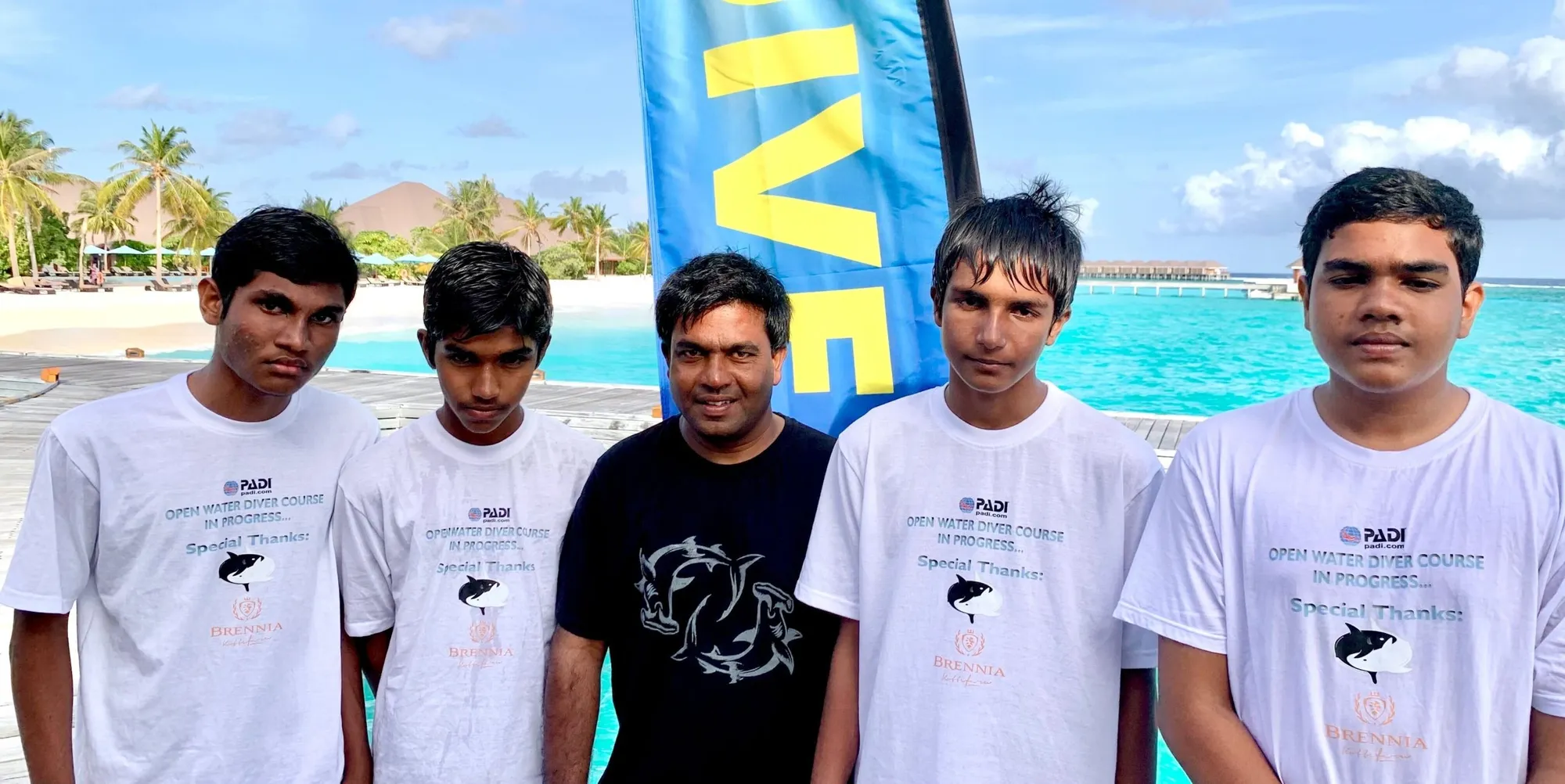 އިނގުރައިދޫ ޒުވާނެއްގެ ސްޕޮންސާޝިޕްގައި އެ ރަށު 4 ކުދިން އޮޕަން ވޯޓާ ޑައިވާ ކޯސް ފުރިހަމަ ކޮށްފި