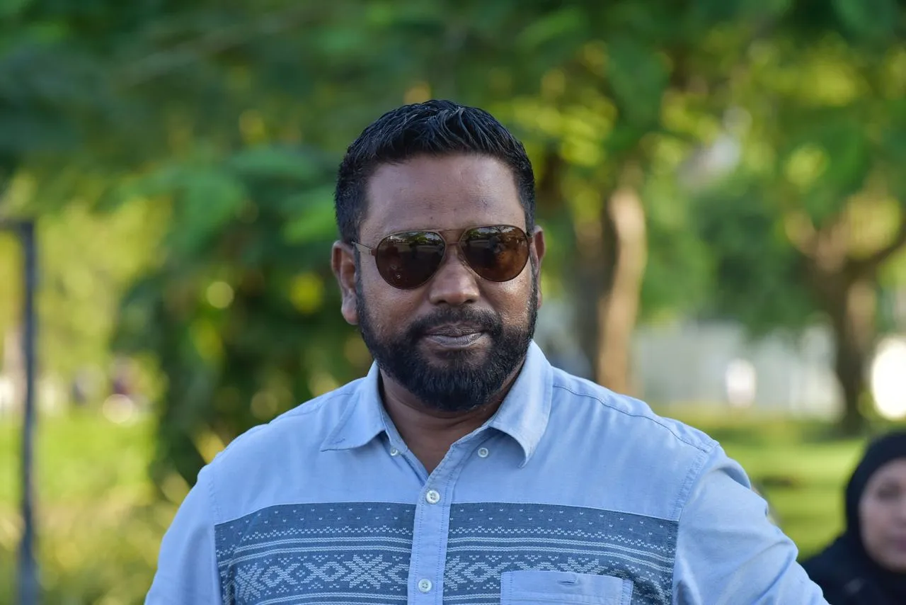 އިހުތިޖާޖު ކުރާ މީހުންނަށް ފުލުހުން އަނިޔާ ކުރާއިރު، އެޗްއާރުސީއެމް އާއި އެންއައިސީ އޮތީ ނިދާފައި: މުހައްމަދު