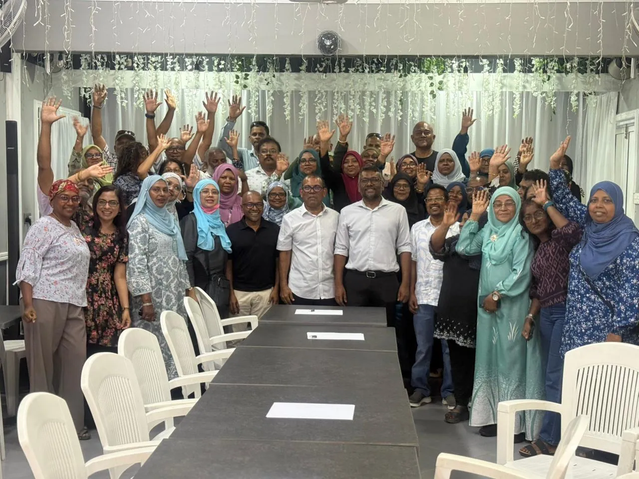 ނަޝީދުއާ ޑިމޮކްރެޓްސް މެންބަރުން ފައްޔާޒަށް މެންދުރުގެ ކެއުމެއް، ރޫހު ހުރީ އެކުގައި މަސައްކަތް ކުރަން