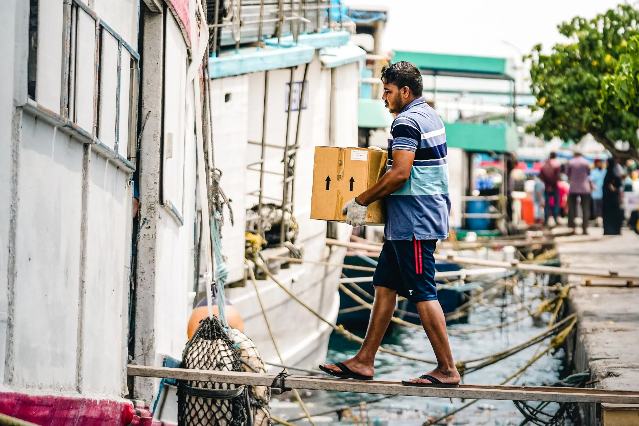 ރާއްޖޭގައި ވަޒީފާ އަދާކުރާ ބިދޭސީންގެ މުސާރަ ބެންކު އެކައުންޓަށް ޖަމާކުރަން މަޖުބޫރުކޮށްފި