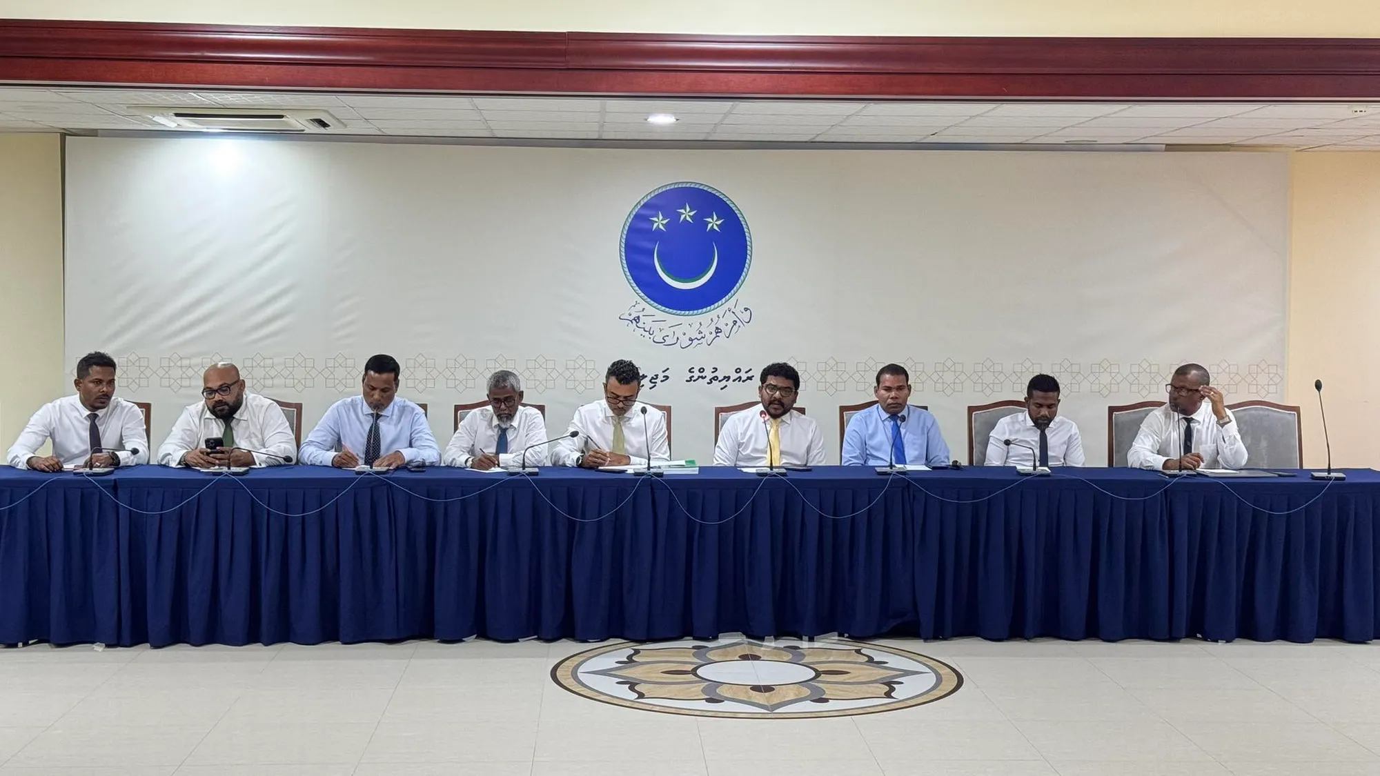 ސަރުކާރުން ކައުންސިލަރުން މަދުކުރަން އުޅޭ ނިޔަތް ސާފެއްނޫން: ނާޒިލް