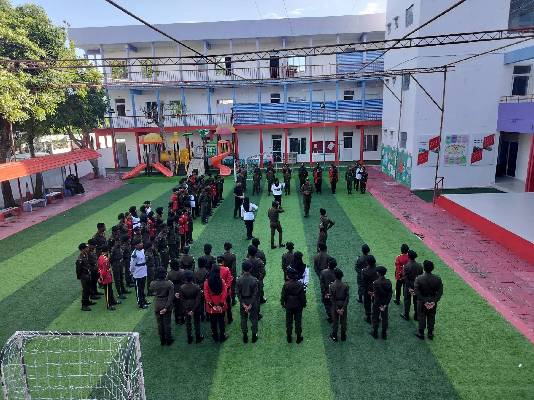 ފޭދޫ ސްކޫލްގައި ކުރިޔަށް ދިޔަ ކެޑޭޓް ކޭމްޕުގެ ތެރެއިން -- ފޮޓޯ: ސީނު އެޓޯލް ސްކޫލް
