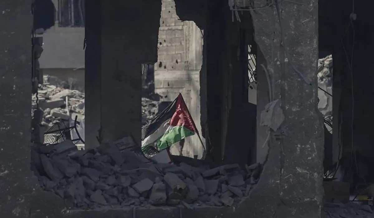 Palestenian flag among the rubble (Photo/EPA)