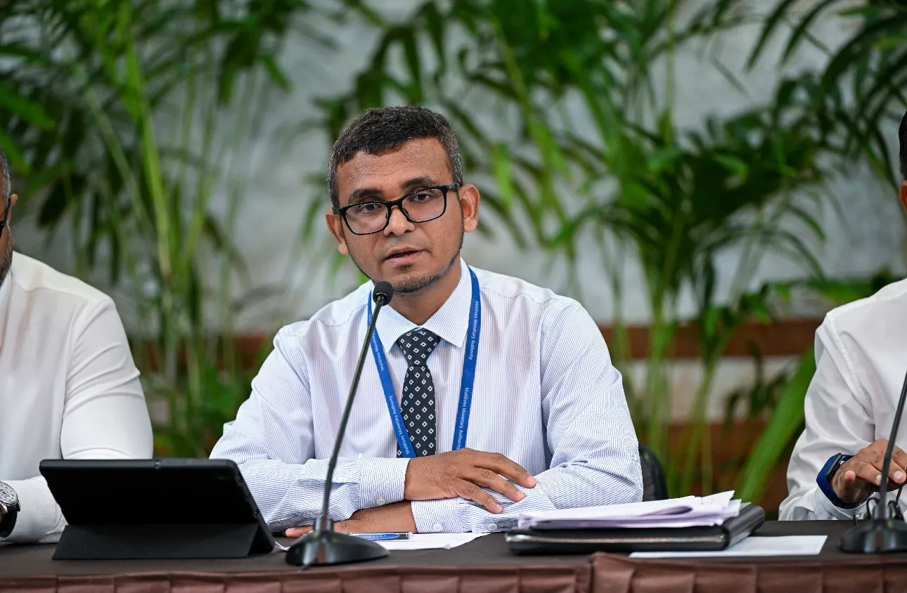 ކަޅު ބާޒާރުގައި ޑޮލަރު ވިއްކާކަމަށް ފާހަގަކުރެވުނު ތަންތަން ބަލައި، އެއްތަން ބަންދުކޮށްފިން: މުނައްވަރު