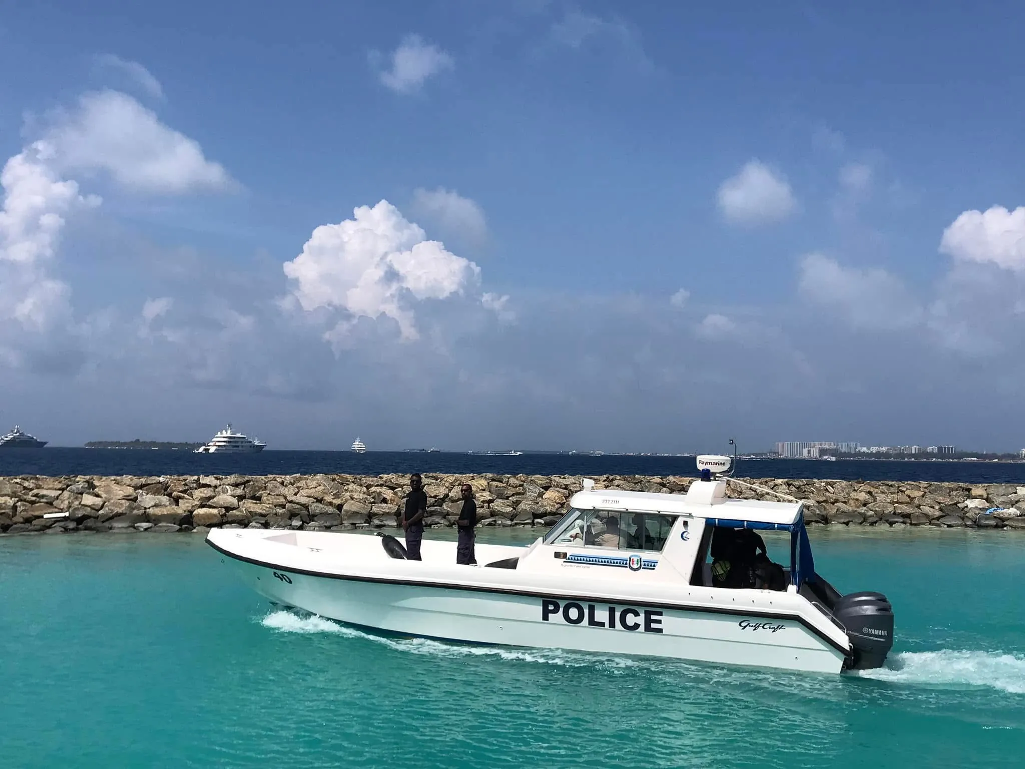 ލޯންޗެއް ބަނޑުން ޖަހާލައި ދެމީހުން ގެއްލިއްޖެ