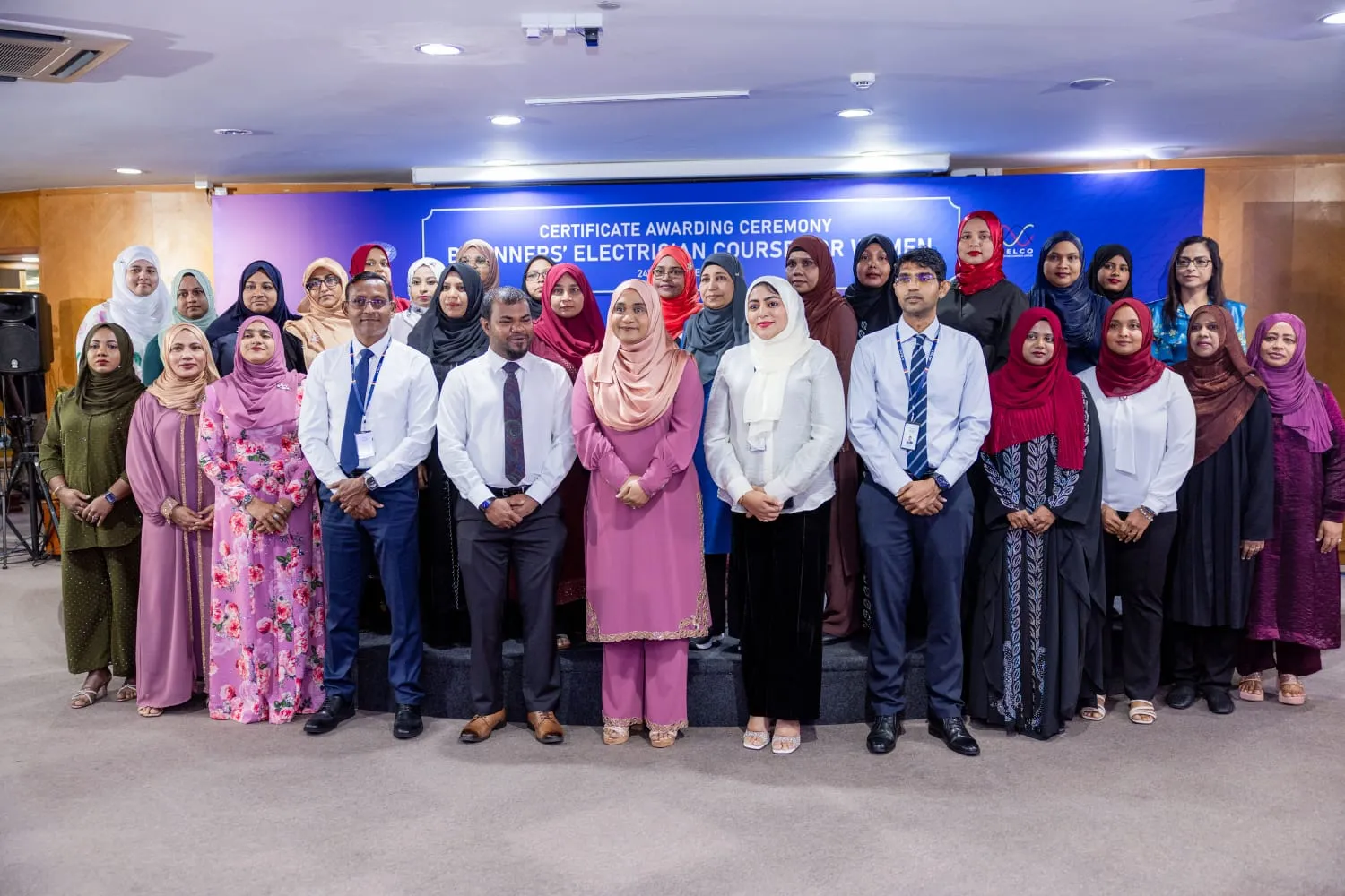 ސްޓެލްކޯގެ އެހީގައި 116 އަންހެނަކު ކަރަންޓް ކޯސް ފުރިހަމަކޮށްފި