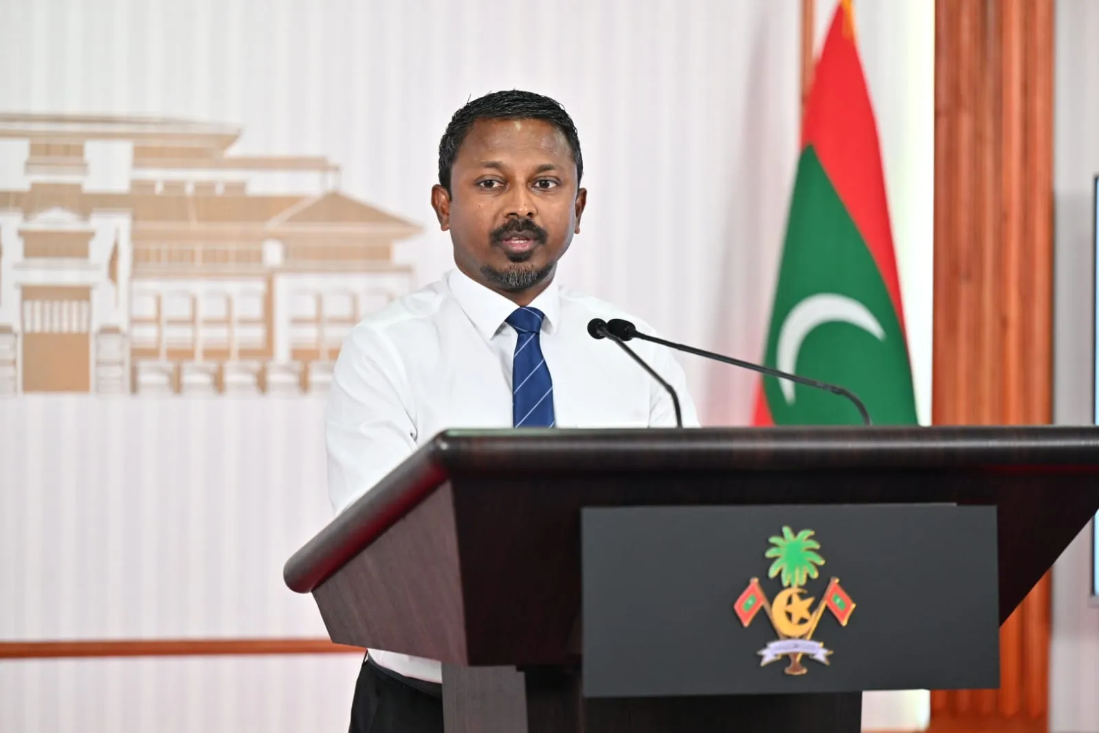 ބަންޑާރަ ނައިބު އަހުމަދު އުޝާމް... ފޮޓޯ: ރައީސް އޮފީސް