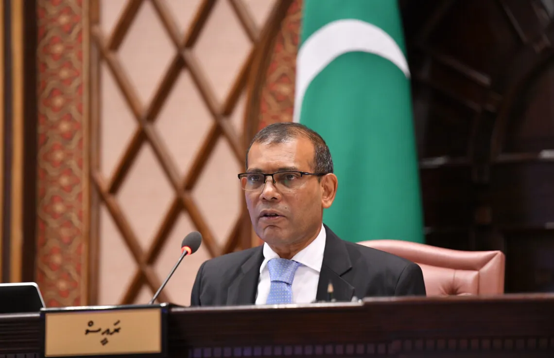 ނަޝީދު އަސްލަމަށް ރައްދު ދެއްވީ، ބޮޑުތަކުރުފާނު ވިޔަޒޯރަށް ރައްދު ދެއްވި ބައިތުން