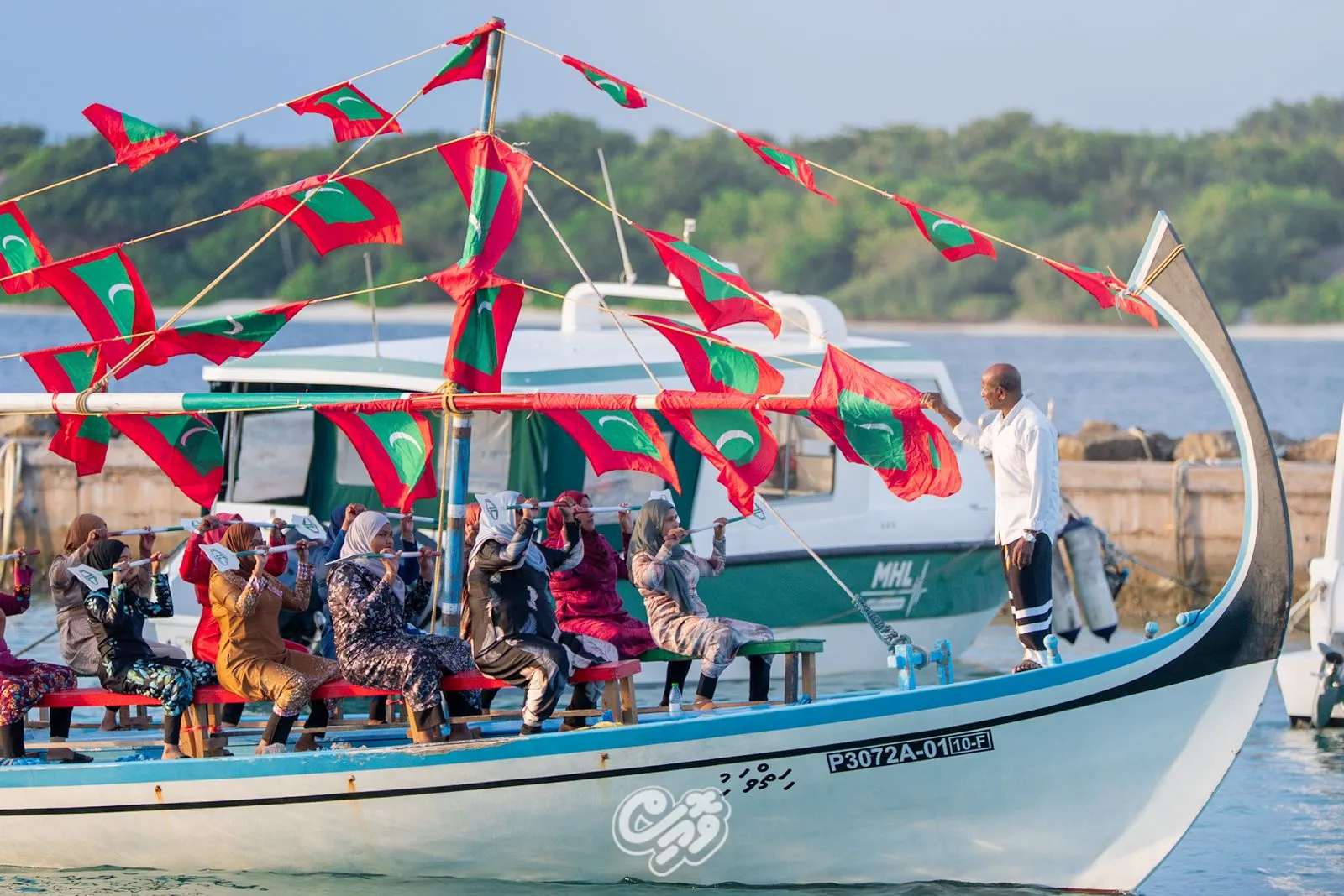 އޭދަފުށިން ރައީސަށް މަރުހަބާ ދެންނެވުން -- ފޮޓޯ: ވޮއިސް
