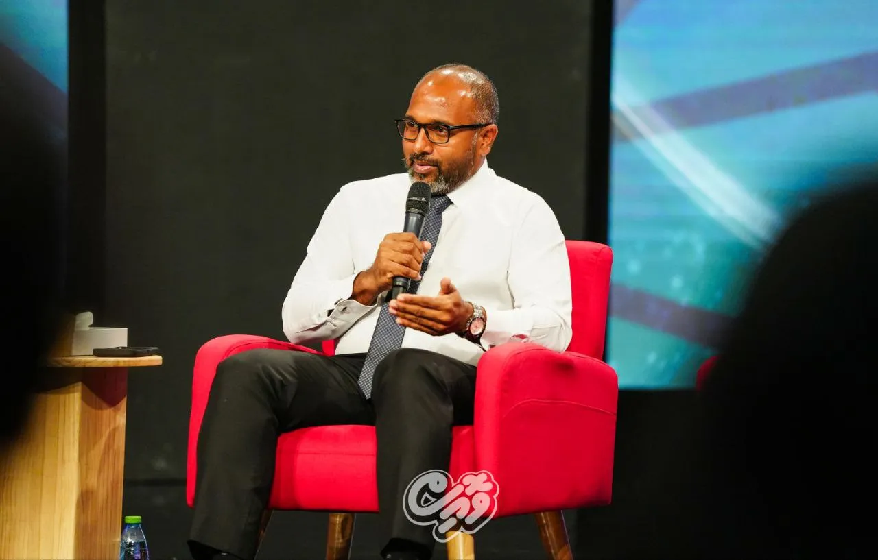 "އަހާ" ފޯރަމްގައި ދާޚިލީ ސަލާމަތާއި ފަންނިއްޔާތާ ބެހޭ ވަޒީރު އަލީ އިޙްސާން ވާހަކަފުޅު ދައްކަވަނީ - ފޮޓޯ: ވޮއިސް