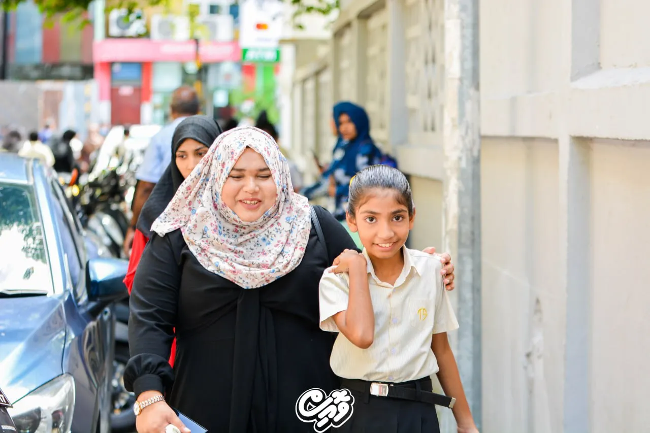 ދަރިވަރުން ސުކޫލަށް ދަނީ: ފޮޓޯ/ ވޮއިސް