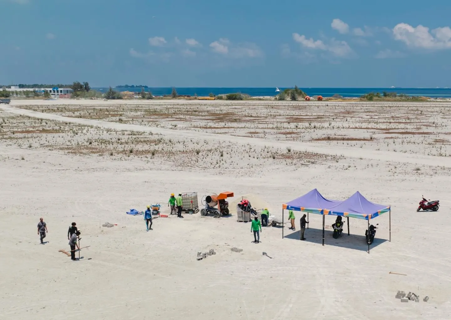 ބިންތައް ހަވާލުކުރުމުގެ ތައްޔާރީތައް ވަނީ... ފޮޓޯ: އެޗްޑީސީ