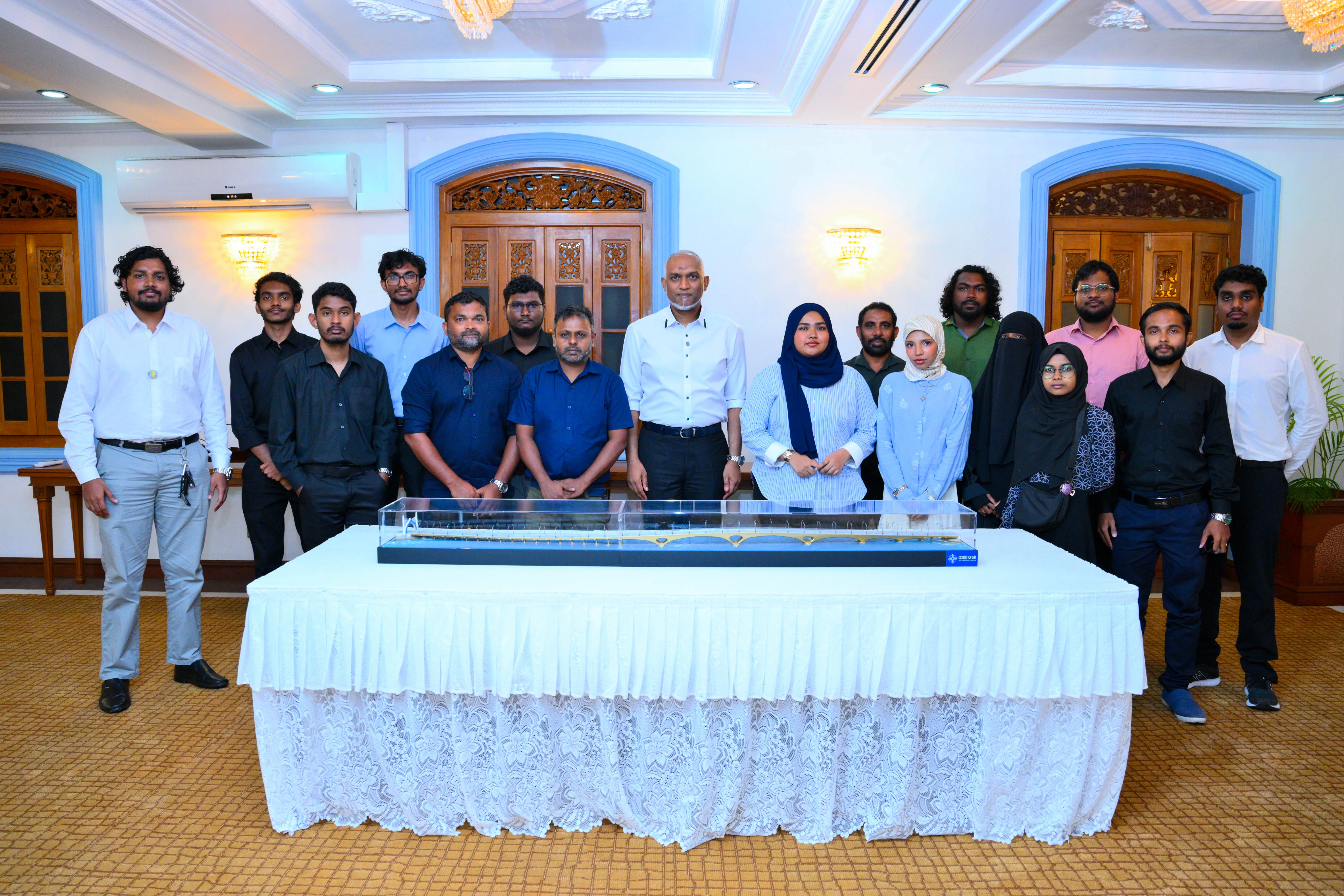 ގައުމީ ޔުނިވާސިޓީގައި އިންޖިނޭރުކަން ކިޔަވާ ދަރިވަރުންނާ ރައީސް ބައްދަލުކުރައްވައިފި