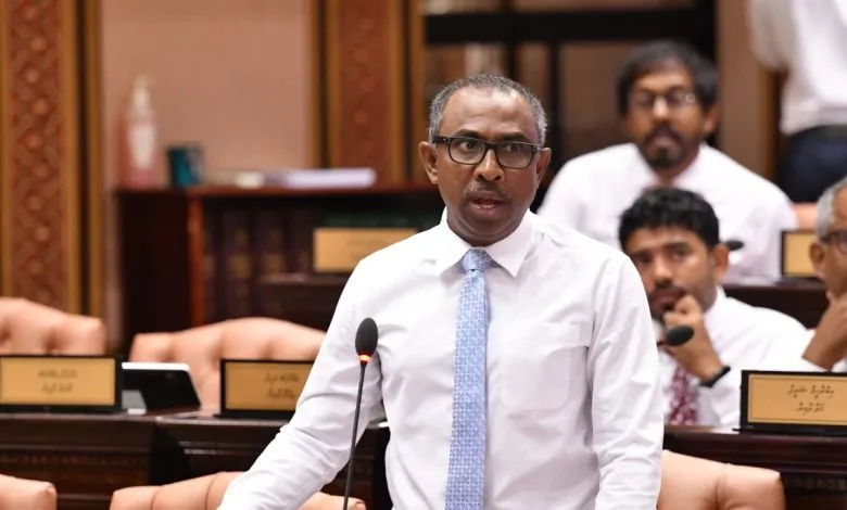 އީވާގެ ދެވަނަ ބްލަޑް ރިޕޯޓެއް ހެއްދެވީވެސް ކިރިޔާވެސް ރަނގަޅުނަމަ މަޖިލީހަށް ވަޑައިގަތުމަށް: ޢާޒިމް