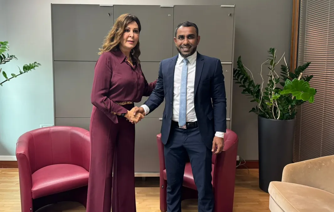 ޓޫރިޒަމް މިނިސްޓަރު ފައިސަލް، އިޓަލީގެ ފަތުރުވެރިކަމާ ބެހޭ ވަޒީރާ ބައްދަލުކުރެއްވުން..