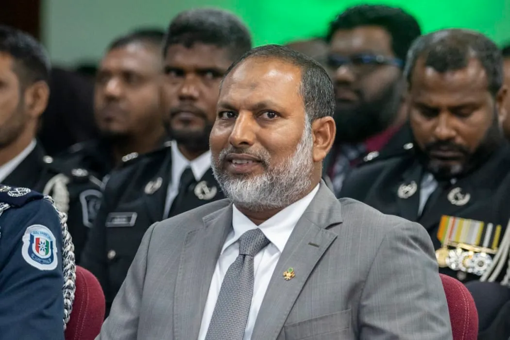 ރަސޫލާގެ ހަދީސް ބަސްފުޅެއްކަމަށް ވިދާޅުވެ އިމްރާނު ހެއްދެވީ އިތުރުފުޅެއް!