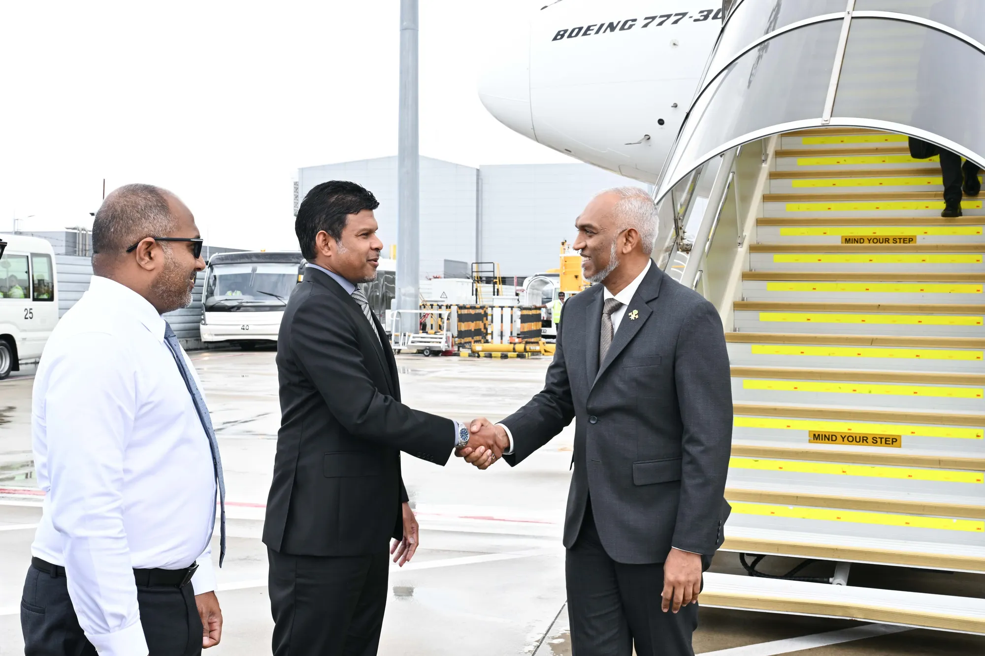 ރައީސުލްޖުމްހޫރިއްޔާ ޑރ. މުޙައްމަދު މުޢިއްޒު އެނބުރި މާލެ ވަޑައިގެންނެވުން -- ފޮޓޯ: ރައީސް އޮފީސް