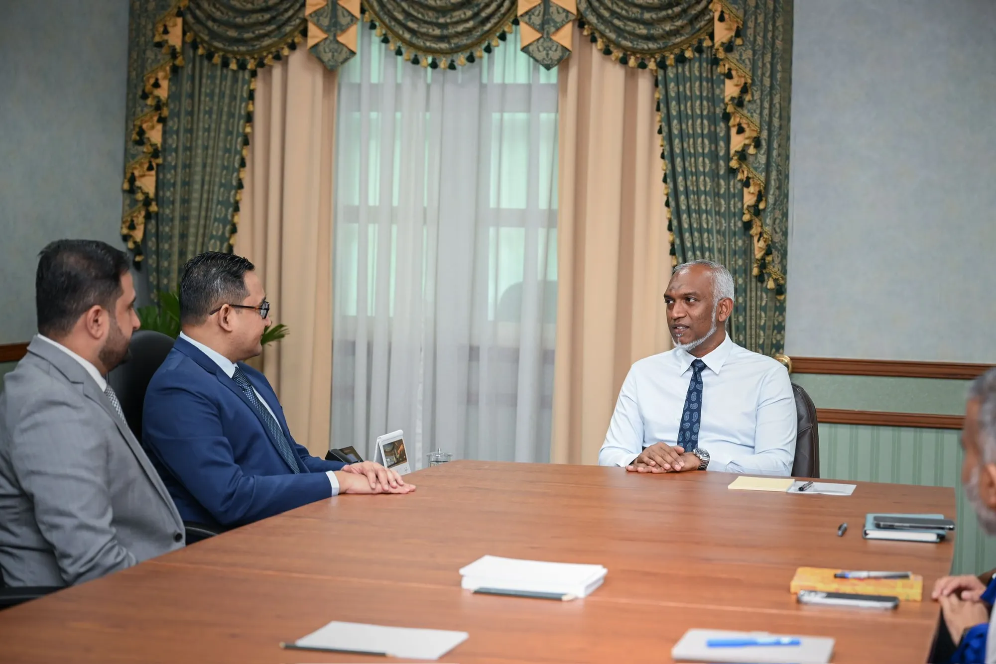 ރައީސް ޓިކްޓޮކްގެ އިސްވެރީންނާއެކު -- ފޮޓޯ: ރައީސް އޮފީސް