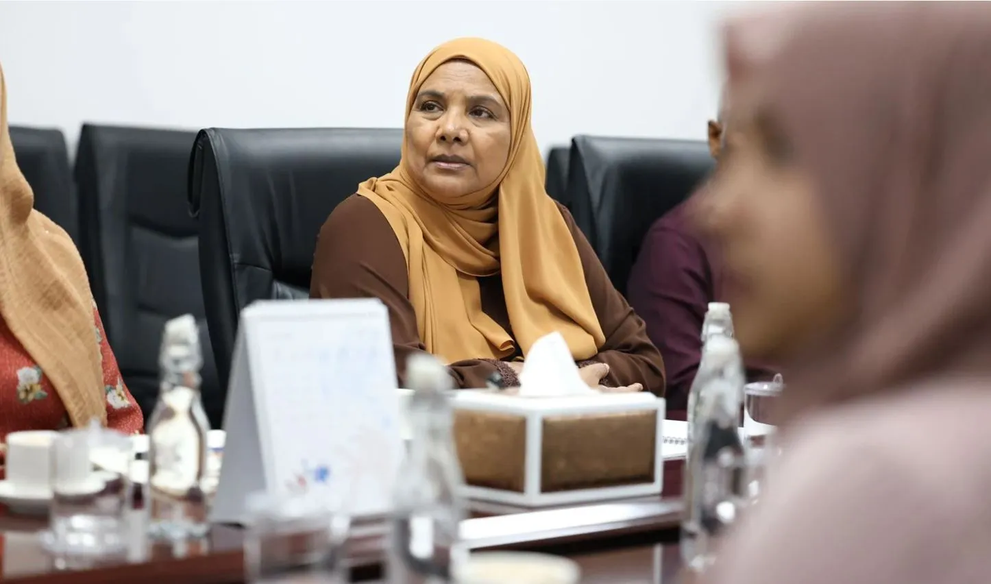 އޭސީސީން އިޖުތިމާޢީ އަދި ޢާއިލީ ތަރައްޤީއާ ބެހޭ ވުޒާރާއާއި ބައްދަލުކޮށްފި