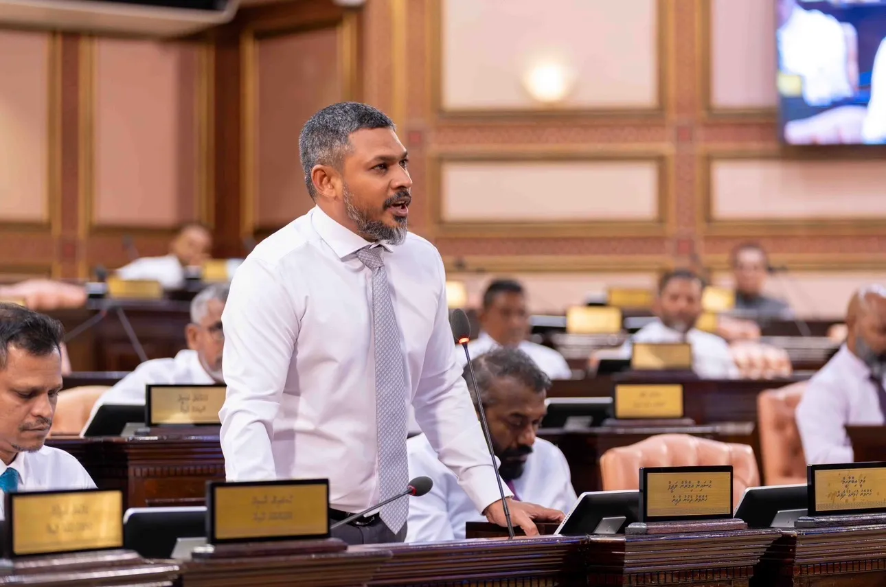 ކުރިން އެމްޑީޕީން ބުނީ ރަސްމާލެއަކީ އަގެއް ނެތް ވެލިގަނޑެކޭ؛ މިހާރު އެއީ ދައުލަތުގެ އެންމެ ބޮޑު ރައުސުލްމާލު: ޢިމްރާން