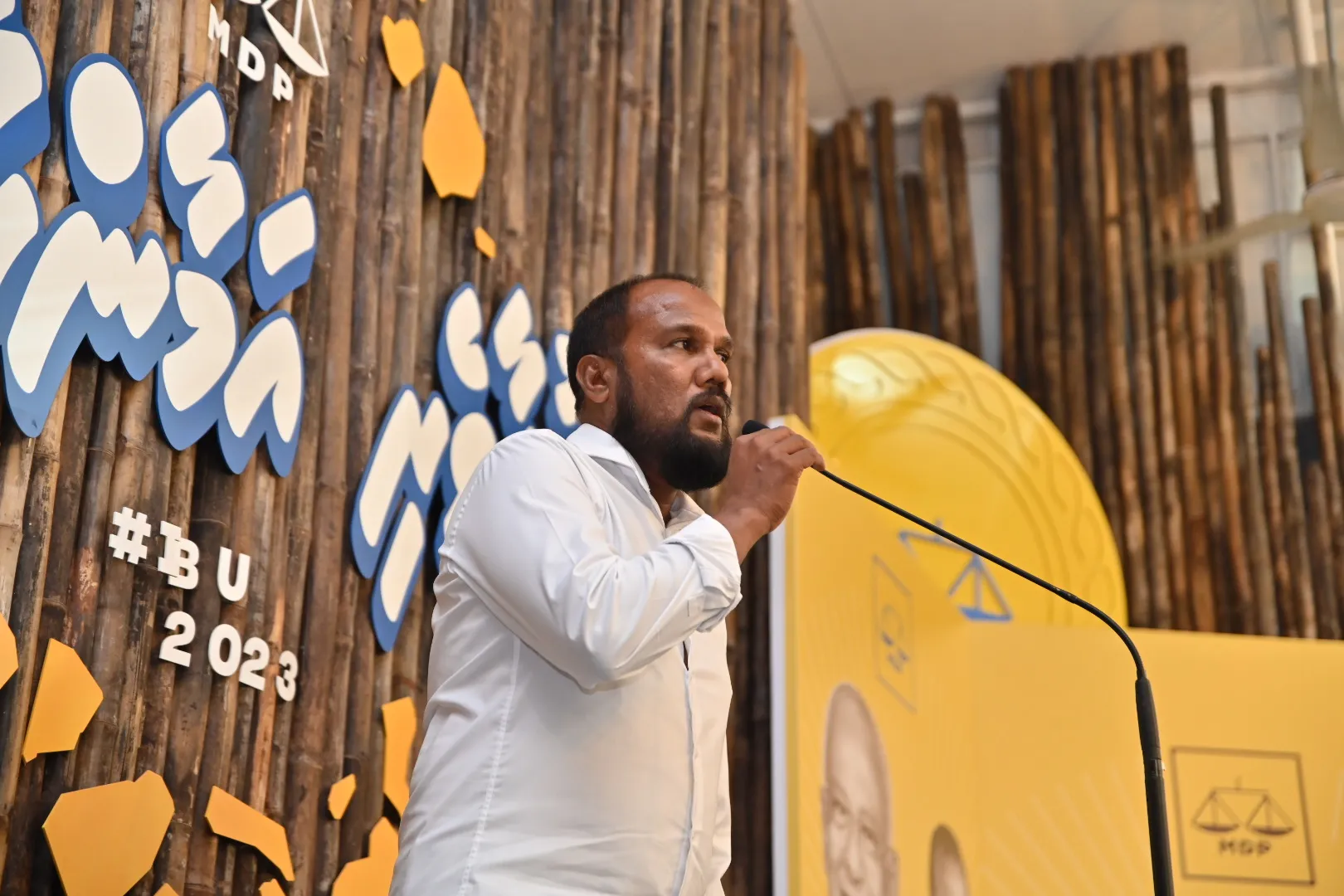 މަޑުޖެހިލީ ހާސްވެގެނެއް ނޫން، ރާޒުވާ ކުޅިބައި އަތުރާލަން ރައީސް ޞާލިހަށް ވަގުތުކޮޅެއް ދިނީ: މައުރޫފު