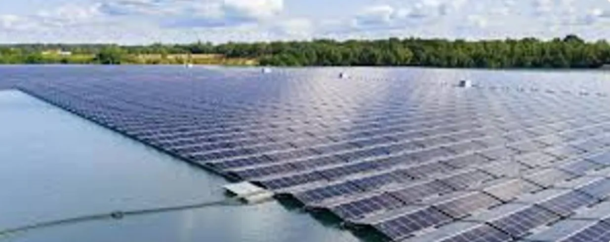 އައްޑޫ ސިޓީގެ މޫދުގައި 10 މެގަވޮޓް ސޯލަރ ޕީވީ ގާއިމުކުރުމަށް އިންވެސްޓަރުން ހޯދަނީ