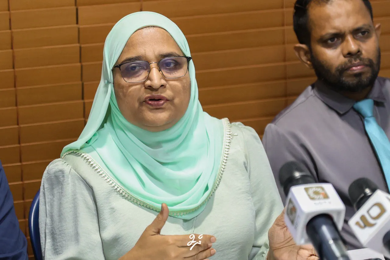 ސިޔާސީ ވިސްނުމުގައި ސަރުކާރު ބަލިކުރަން އިންވެސްޓްމަންޓްތައް ބޭރުކުރީމާ ގެއްލުންވާނީ ރައްޔިތުންނަށް: އާޒިމާ