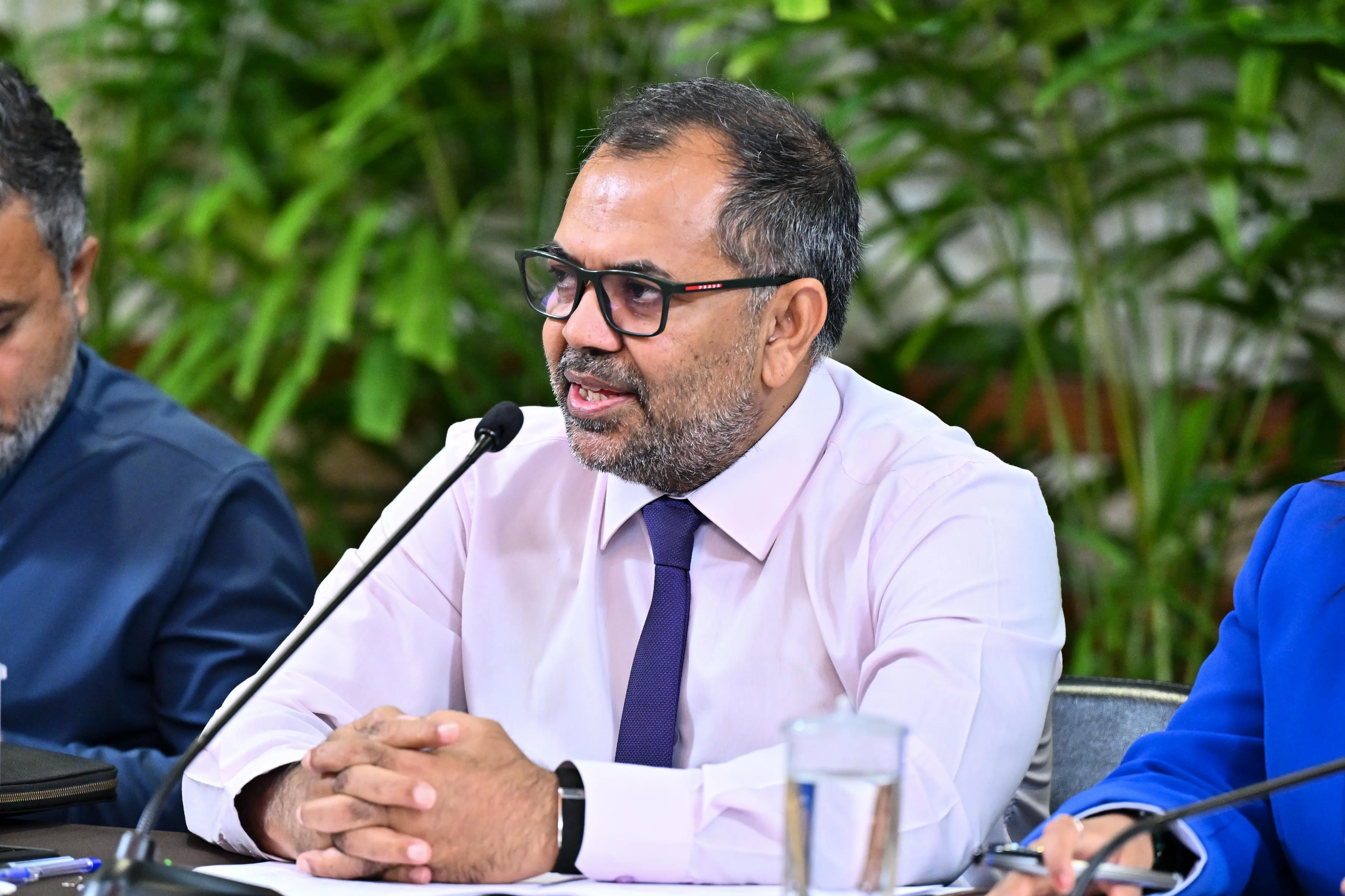 ފިނޭންސް މިނިސްޓަރު ކަމުން އިސްތިއުފާ ދެއްވި ނަމަވެސް ހުންނެވީ ރައީސް ޑރ މުޢިއްޒާއި އެކު ގަދަކޮށް ކަމުގައި ޒަމީރު ވިދާޅުވެއްޖެ