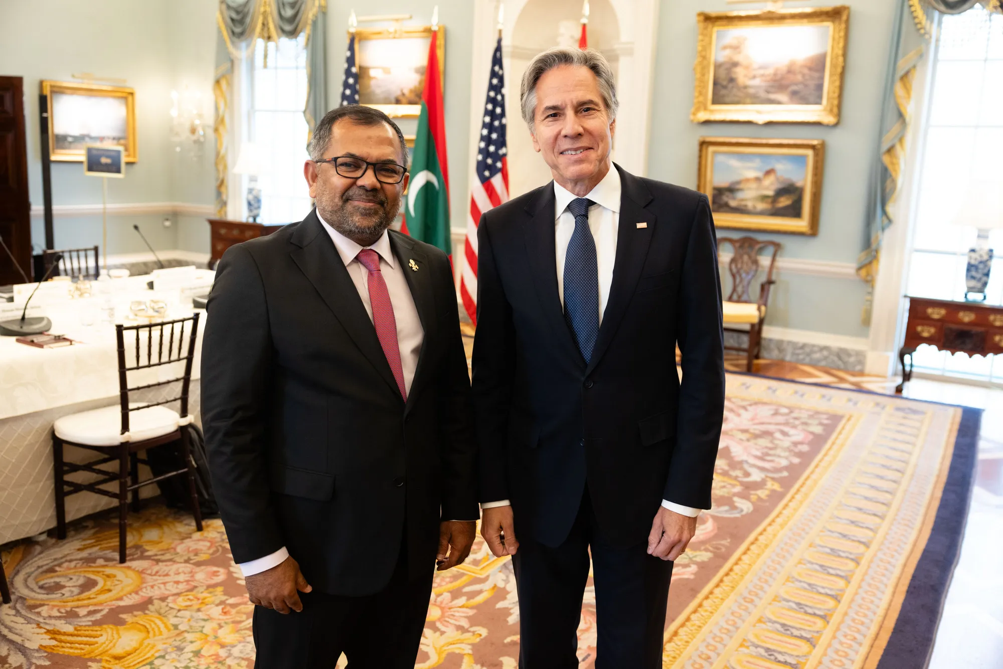 ޚާރިޖީ ވަޒީރު މޫސާ ޒަމީރު އެމެރިކާގެ ސެކްރެޓަރީ އޮފް ސްޓޭޓް އެންޓަނީ ބްލިންކެން އާއި އެކު-- ފޮޓޯ: މިނިސްޓްރީ