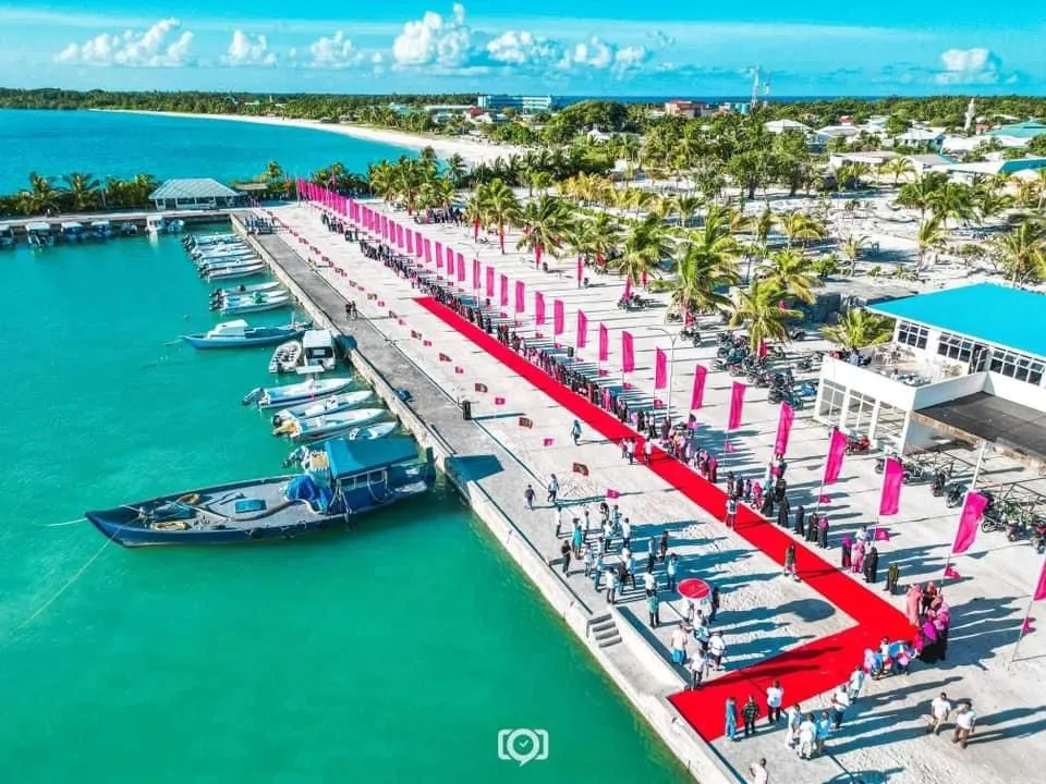 މިލަންދޫއިން ޑރ މުޢިއްޒަށް ރަތްދޫލައިގެ މަރުޙަބާއެއް