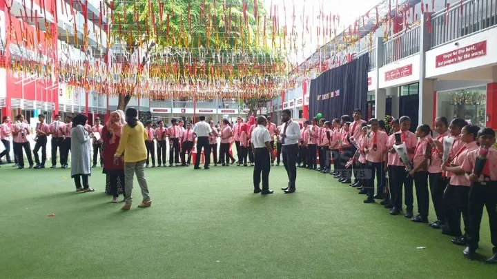 މާލޭގެ ސްކޫލެއްގައި ޓީޗަރުންގެ ދުވަސް ފާހަގަކުރުން